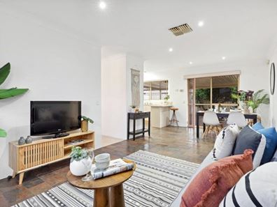 21 DARWIN CRESCENT, Morley WA 6062