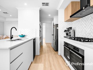 21 Capilano Avenue, Yanchep WA 6035