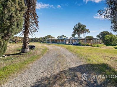 55 Mustang Road, Champion Lakes WA 6111