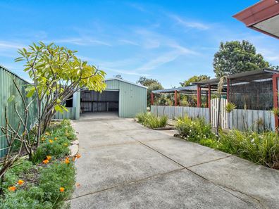13 Tendring Way, Girrawheen WA 6064