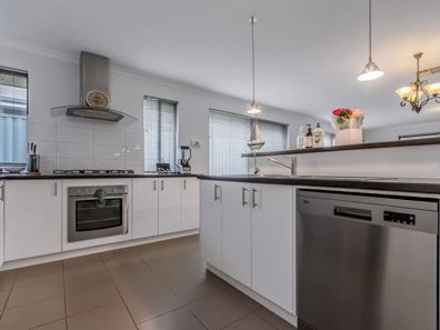 28 Archdale Loop, Piara Waters WA 6112