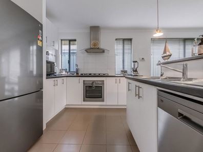 28 Archdale Loop, Piara Waters WA 6112