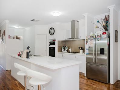 14 Placid Bend, South Yunderup WA 6208
