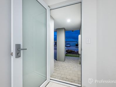 15 Lorikeet Approach, Eglinton WA 6034