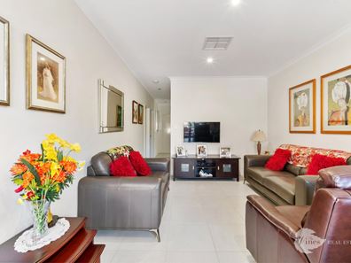 9/10 Cordovan Parkway, Aveley WA 6069