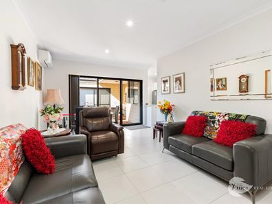 9/10 Cordovan Parkway, Aveley WA 6069