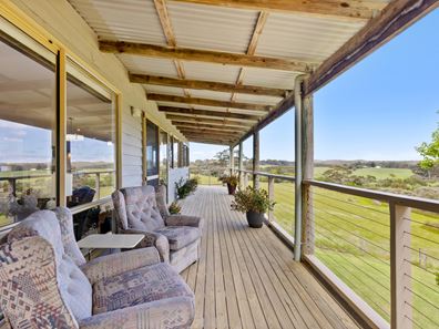 16 Macpherson Drive, Nornalup WA 6333