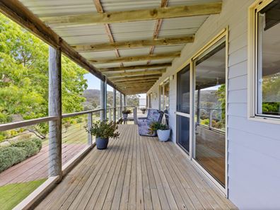 16 Macpherson Drive, Nornalup WA 6333