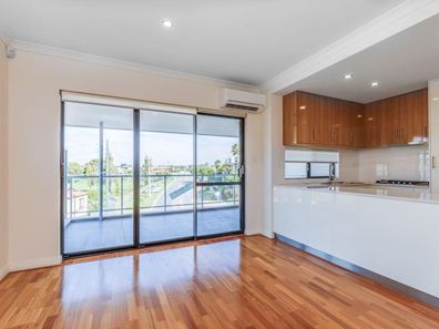 4/16 Sackville Terrace, Scarborough WA 6019