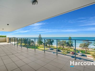 18/11 Halls Head Parade, Halls Head WA 6210