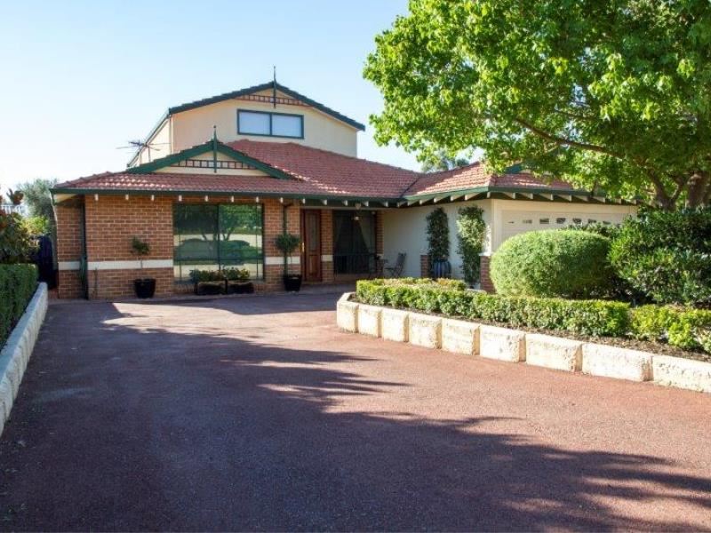 6 Lone Pine Way, Greenmount
