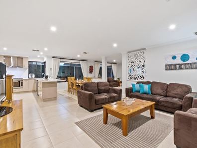 8 Turnberry Way, The Vines WA 6069