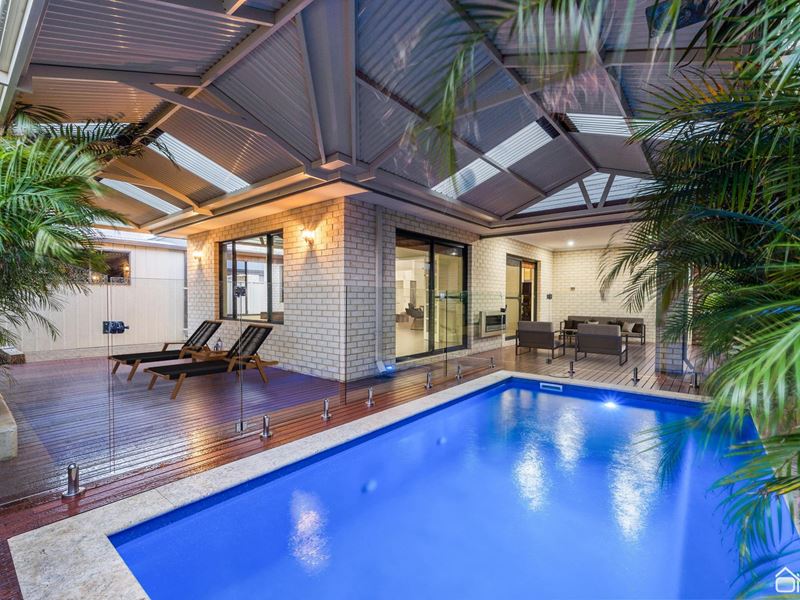23 Bayonne Corner, Piara Waters