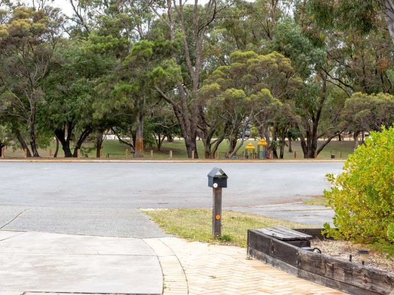 8A Spirula Way, Heathridge