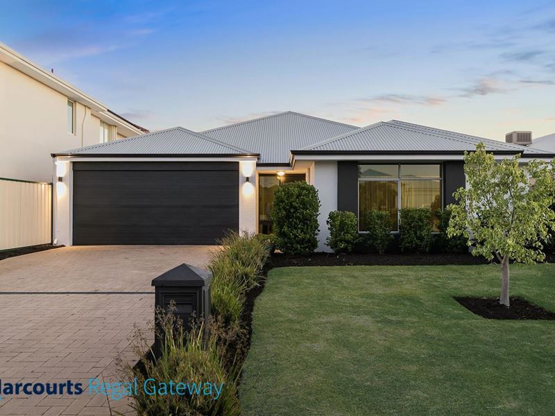 11 Johnsonia Bend, Hammond Park