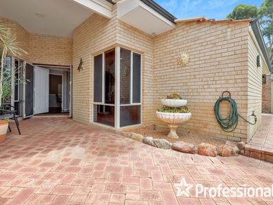 6 Cammaray Court, Thornlie WA 6108