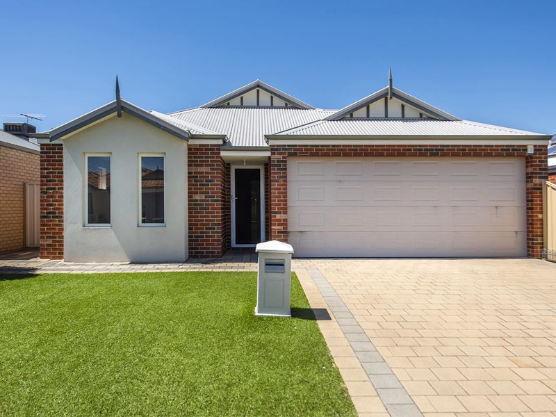 4 Fawcett Crescent, Canning Vale