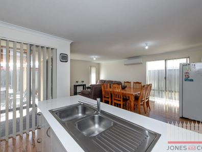 8 Dovestone Road, Aveley WA 6069
