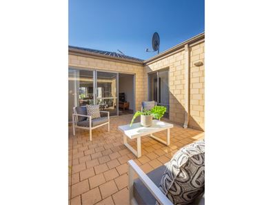 22 Nashville Loop, Currambine WA 6028