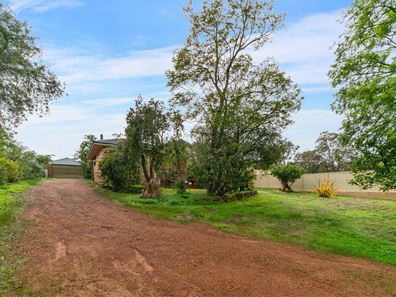 26 Traylen Road, Kalamunda WA 6076