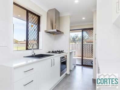 112 Strawberry Dr, Seville Grove WA 6112