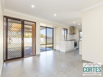 112 Strawberry Dr, Seville Grove WA 6112