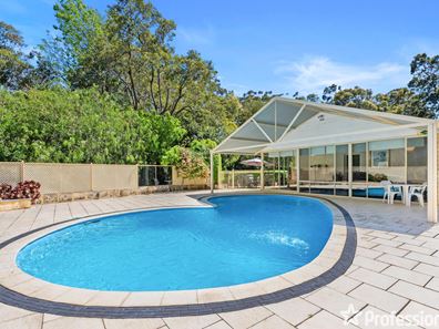 22 Edward Road, Lesmurdie WA 6076