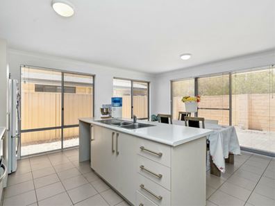 23 Mariposa Gardens, Success WA 6164