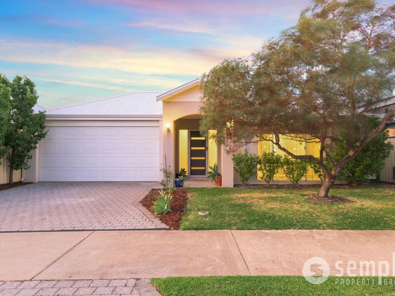 8 Johnsonia Bend, Hammond Park