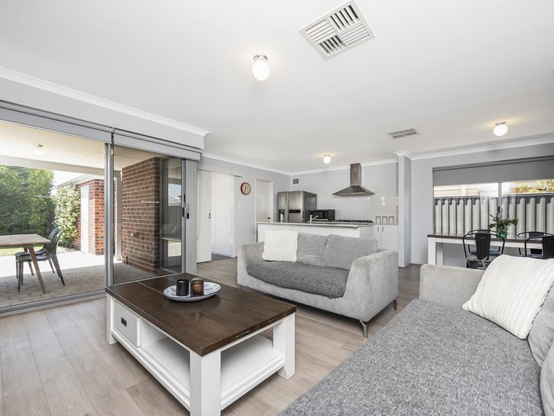 14 Kinlock Way, Aveley
