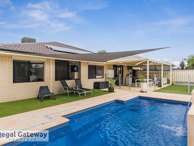 4 Avon Crescent, Atwell WA 6164