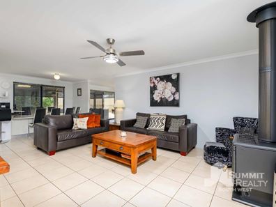 28 Vaughans Way, Australind WA 6233