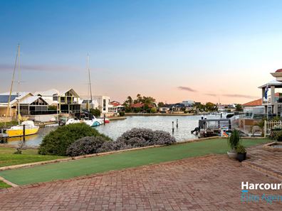 15 Parkwater Cove, Halls Head WA 6210