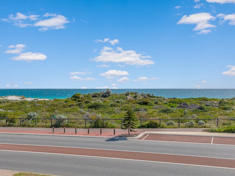 House/72 Oceanside Promenade, Mullaloo WA 6027