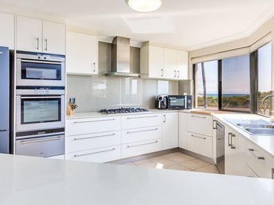 House/72 Oceanside Promenade, Mullaloo WA 6027