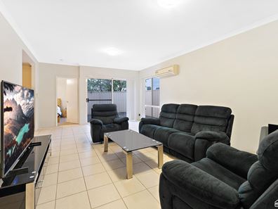 8/15 Durling Place, Kelmscott WA 6111