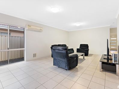 8/15 Durling Place, Kelmscott WA 6111