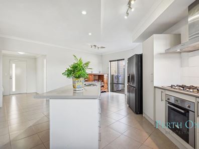 12C Plunkett Turn, Canning Vale WA 6155