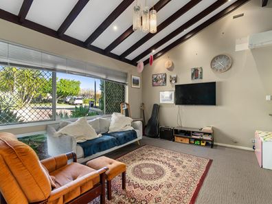 30 Burgland Drive, Girrawheen WA 6064