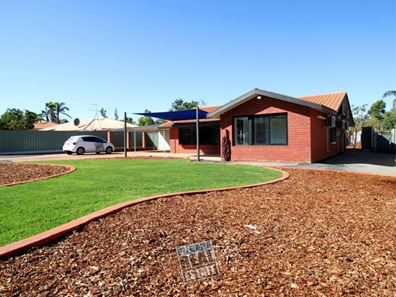 18 Hardey Crescent, Dampier WA 6713