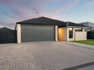 13 Primrose Loop, Byford WA 6122