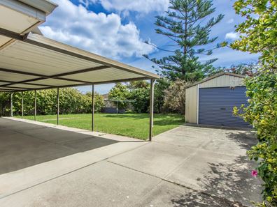 16 Grange Dr, Cooloongup WA 6168