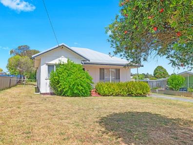 38 Broughton Street, Orana WA 6330