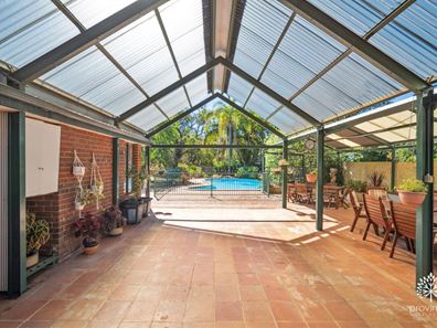 45 Warlingham Drive, Lesmurdie WA 6076