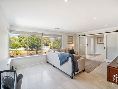 7 Rosemount Terrace, Lesmurdie WA 6076