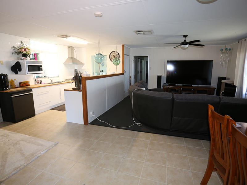 10 Casuarina Rd, Kambalda West WA 6442