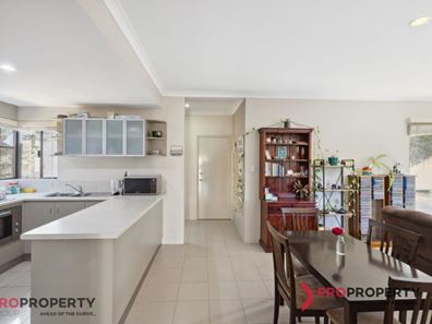 2/5 Pulchella Street, Wattle Grove WA 6107