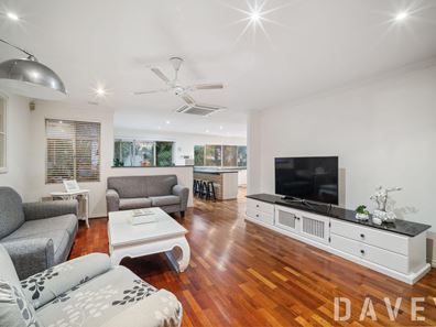 4 Kellyhill View, Carine WA 6020
