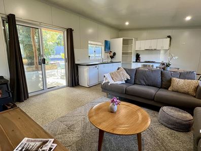 7a Barnes Ave, Australind WA 6233