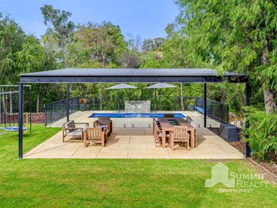 8 Green Way, Leschenault WA 6233